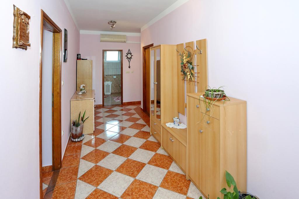 Apartment Mira