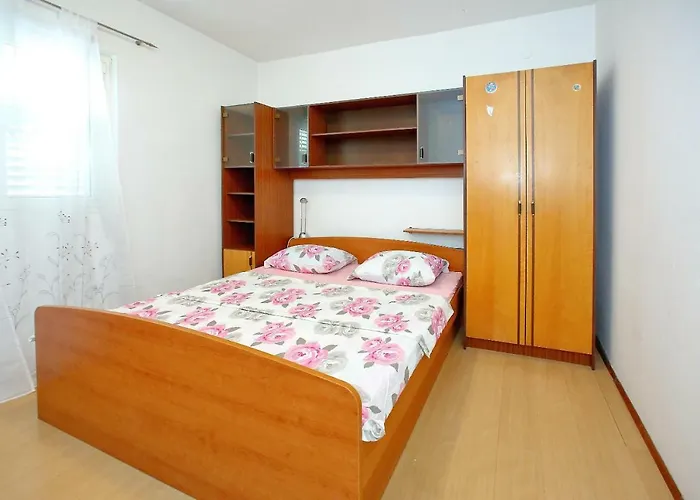 Apartment Mira