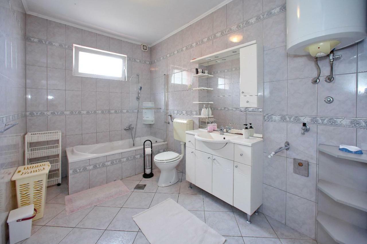 Apartman Mira *
