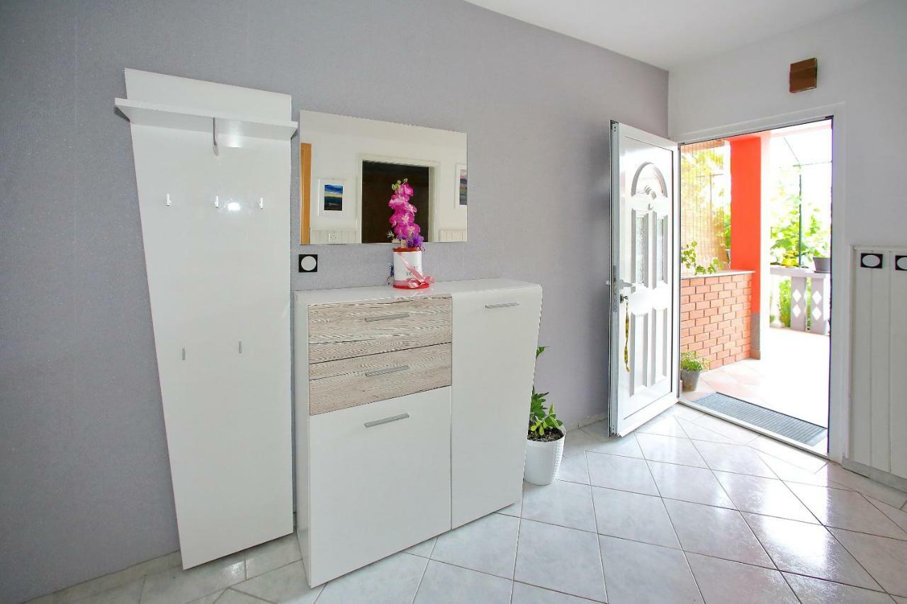 Mira Apartman